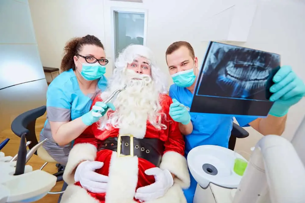 6 Ways to Avoid Dental Emergencies Over the Holidays